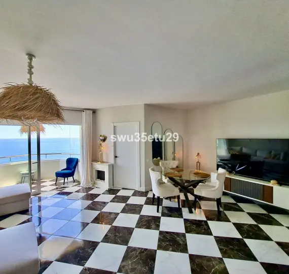 Sale of middle floor apartment in Calahonda