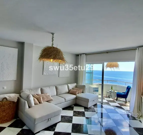 Sale of middle floor apartment in Calahonda