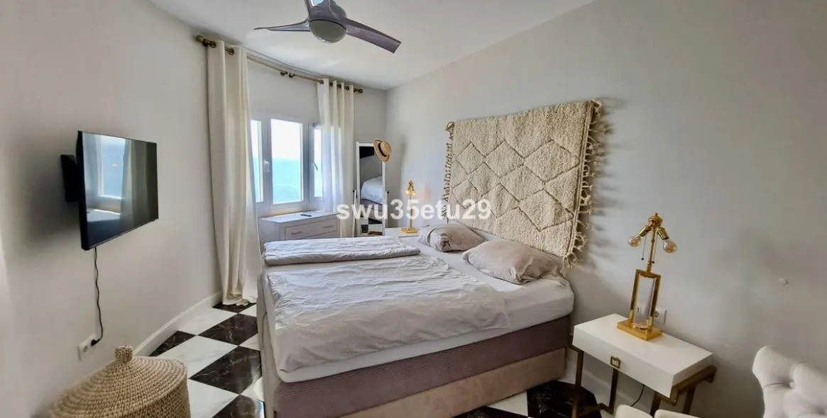 Sale of middle floor apartment in Calahonda 6