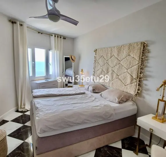 Sale of middle floor apartment in Calahonda