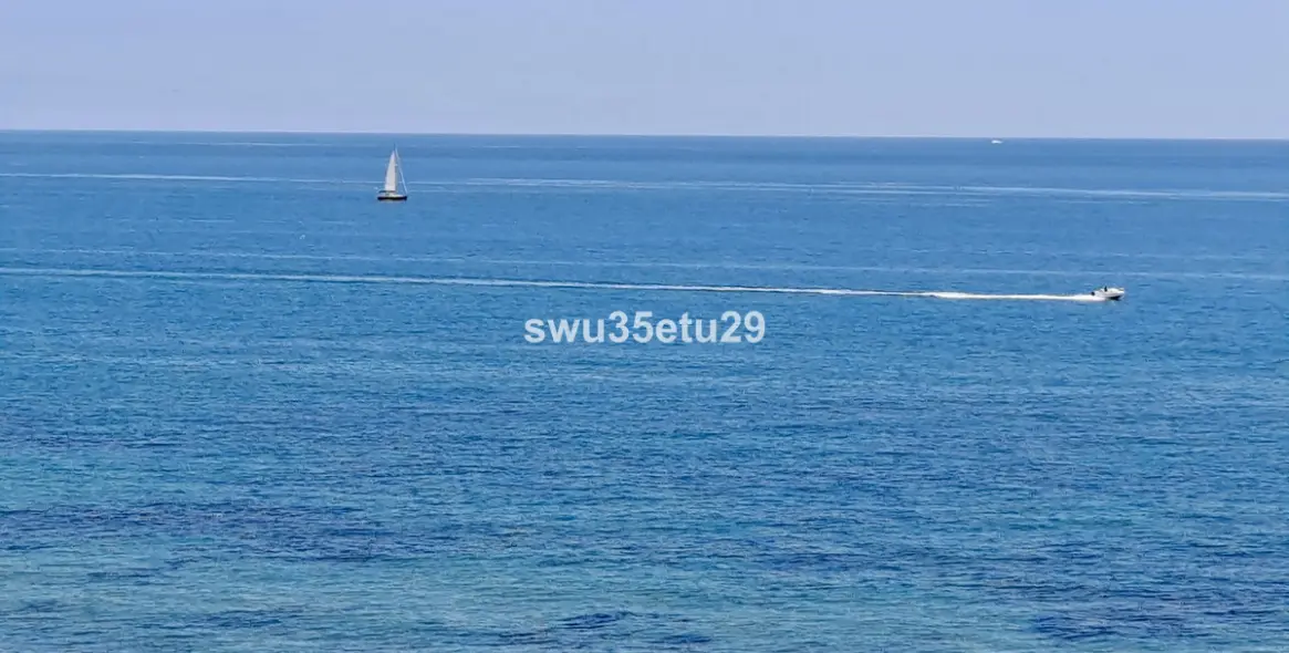 Sale of middle floor apartment in Calahonda 11