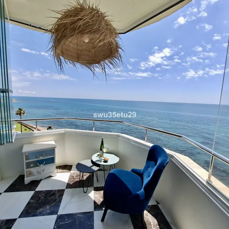 Sale of middle floor apartment in Calahonda