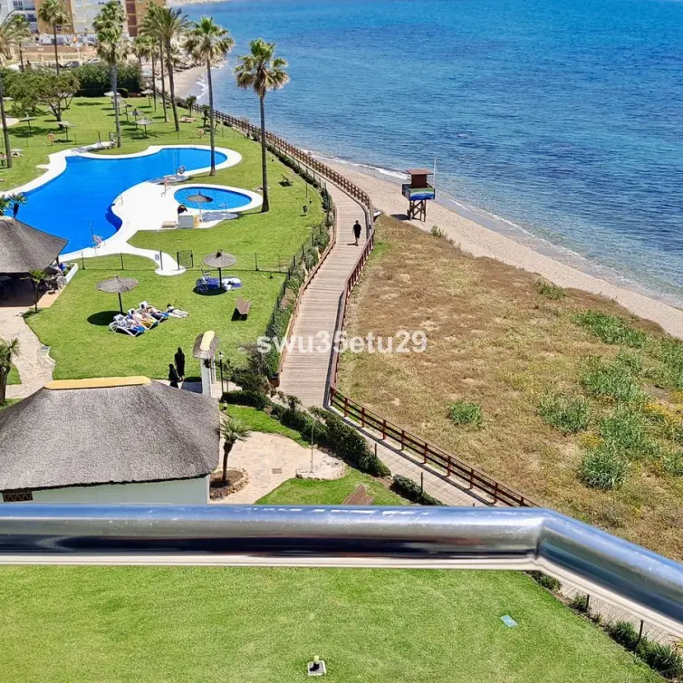 Sale of middle floor apartment in Calahonda