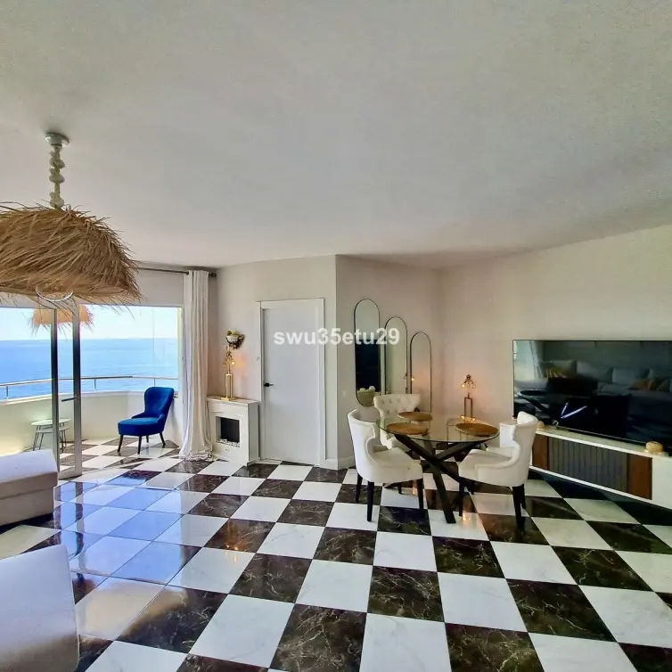 Sale of middle floor apartment in Calahonda