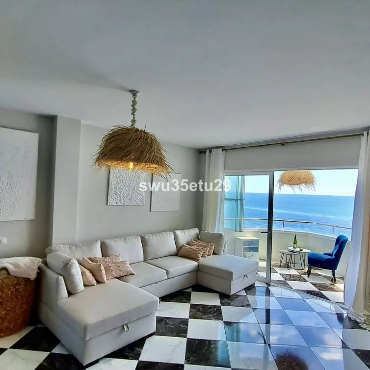 Sale of middle floor apartment in Calahonda