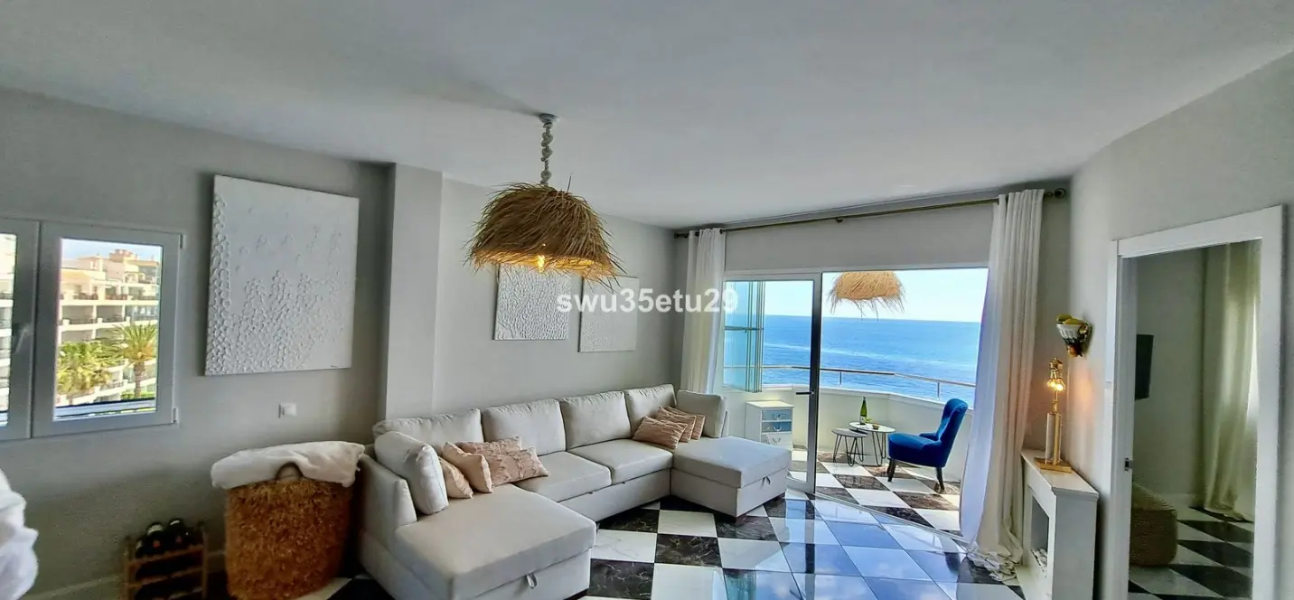 Sale of middle floor apartment in Calahonda 4