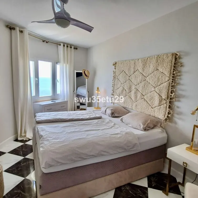 Sale of middle floor apartment in Calahonda