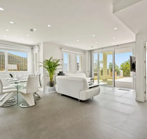 Продажа апартаментов на первом этаже в Benalmadena Costa