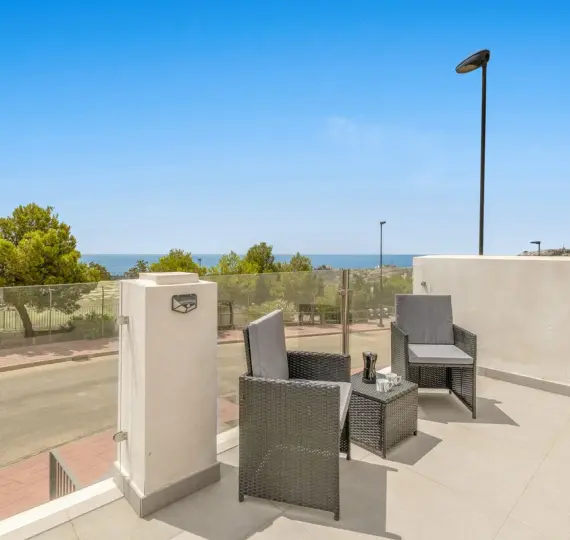 Продажа апартаментов на первом этаже в Benalmadena Costa