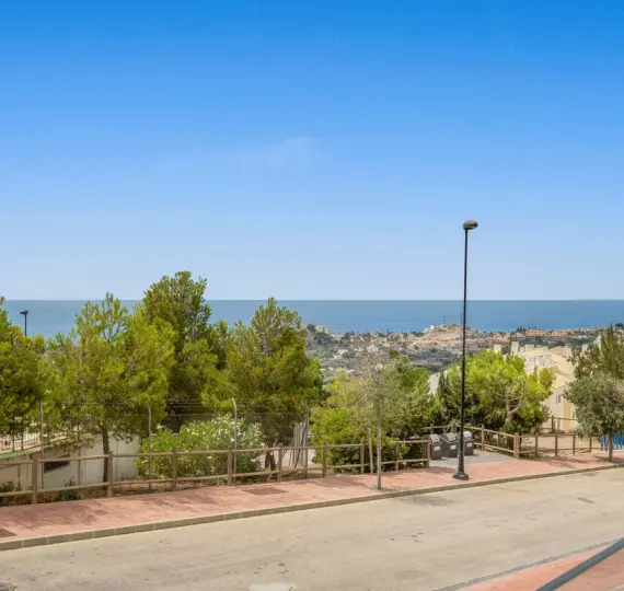 Продажа апартаментов на первом этаже в Benalmadena Costa