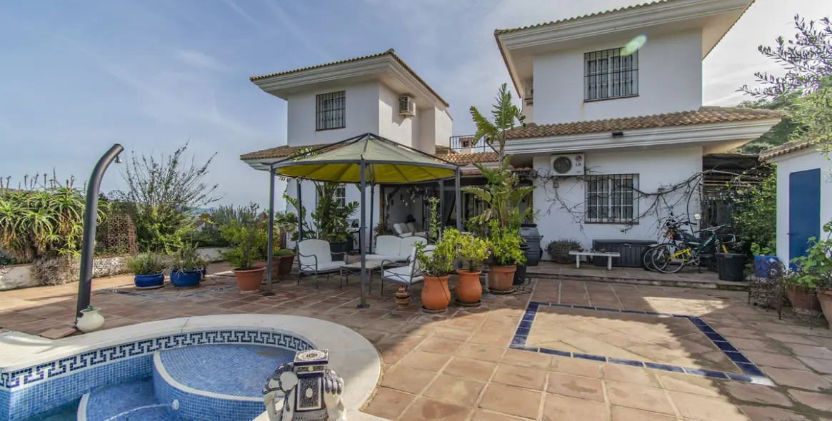 Sale of detached villa in Monda 10