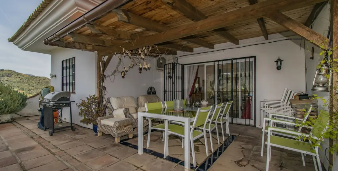 Sale of detached villa in Monda 19