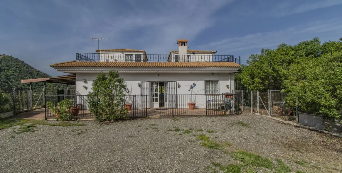 Продажа  отдельно стоящей виллы в Monda 22