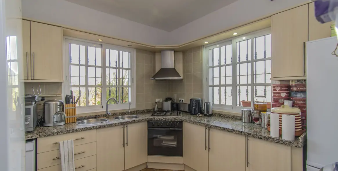 Продажа  отдельно стоящей виллы в Monda 25