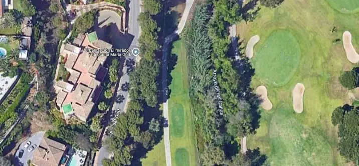 Sale of middle floor apartment in Elviria 1