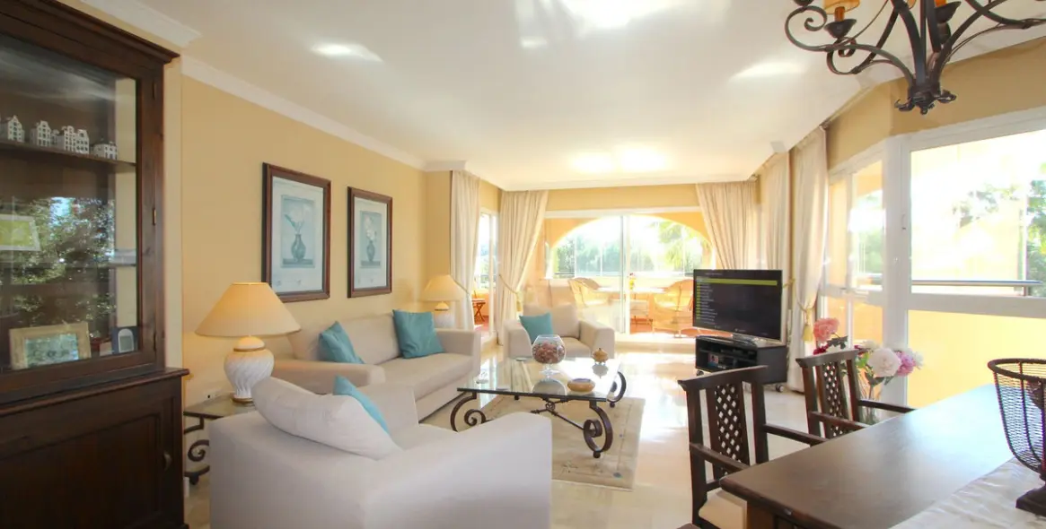 Продажа апартаментов на среднем этаже в Elviria 4