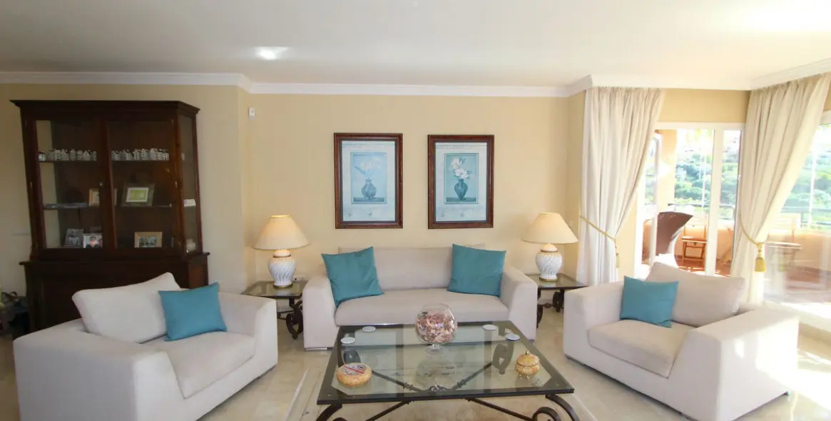 Продажа апартаментов на среднем этаже в Elviria 6