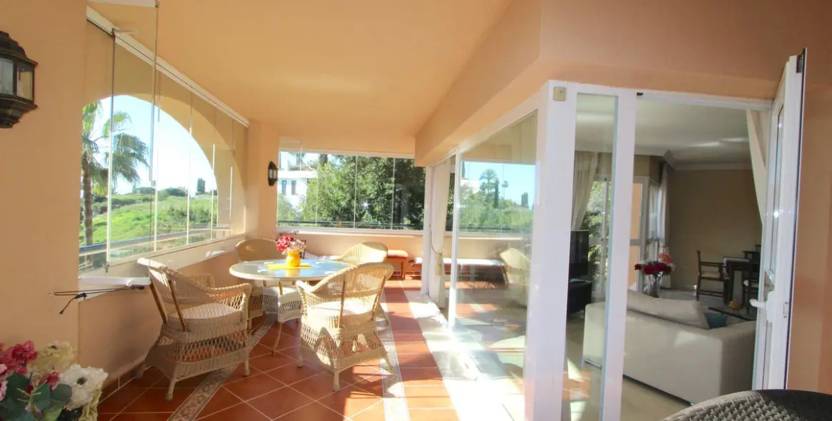 Продажа апартаментов на среднем этаже в Elviria 12