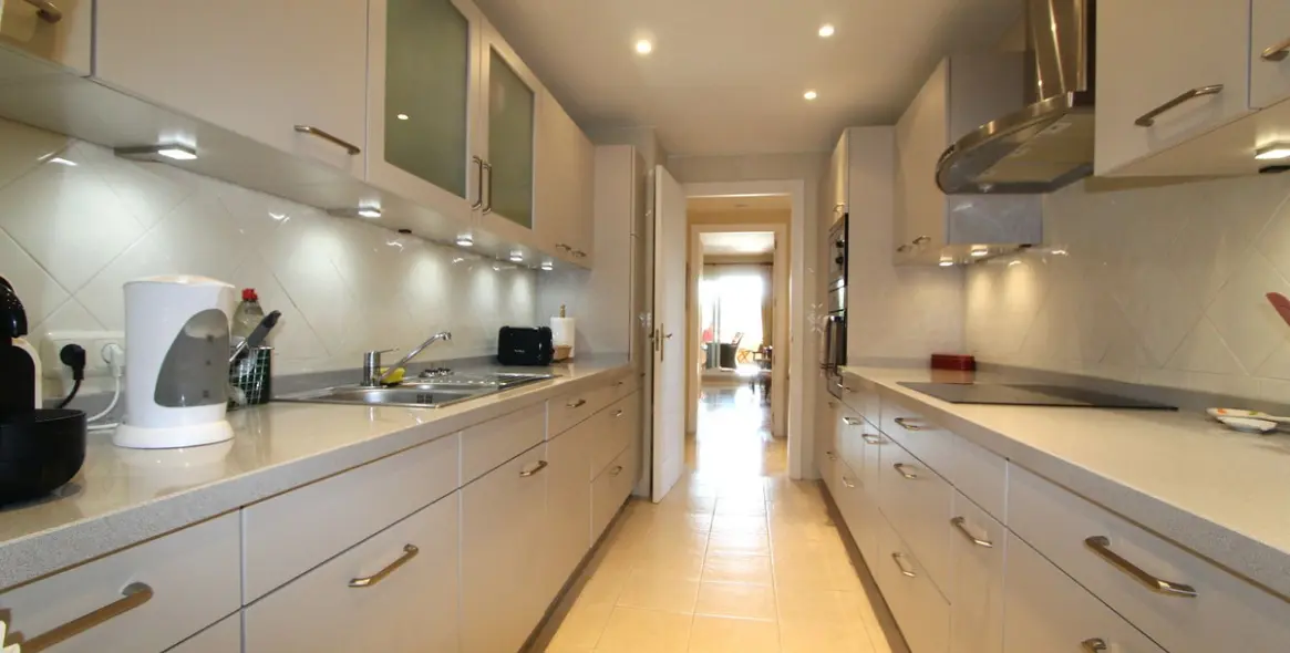 Продажа апартаментов на среднем этаже в Elviria 14