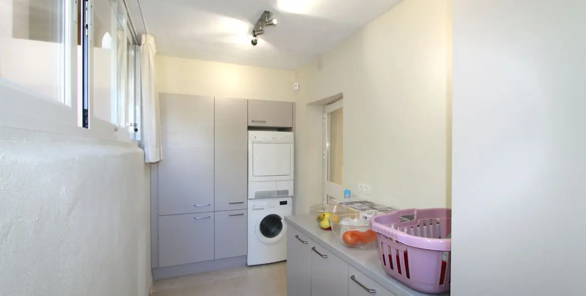 Продажа апартаментов на среднем этаже в Elviria 16