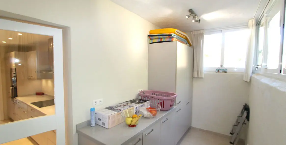 Продажа апартаментов на среднем этаже в Elviria 17