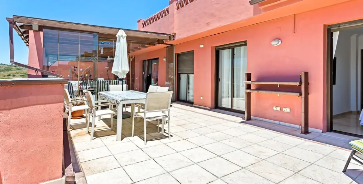 Sale of penthouse in Casares Playa 1