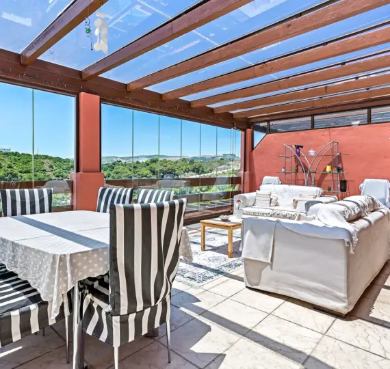 Sale of penthouse in Casares Playa