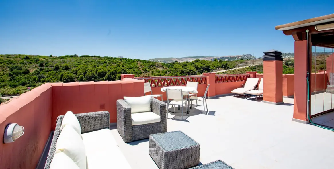 Sale of penthouse in Casares Playa 3