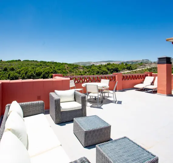 Sale of penthouse in Casares Playa