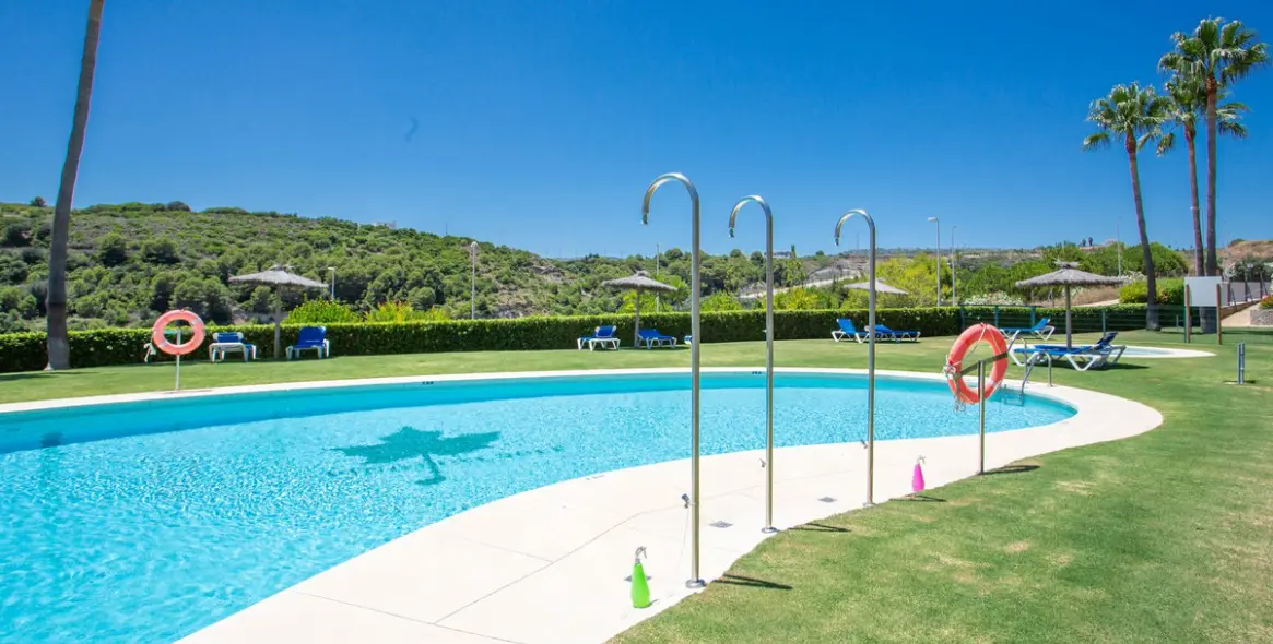 Sale of penthouse in Casares Playa 4