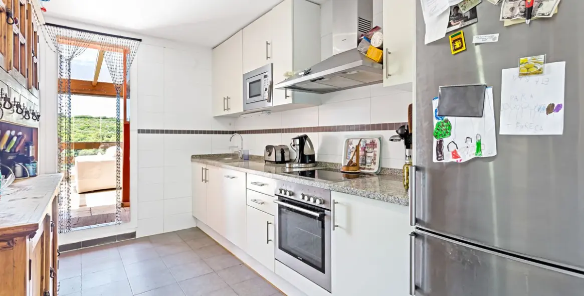 Sale of penthouse in Casares Playa 6