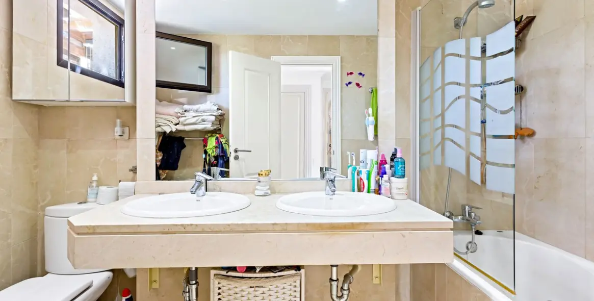 Sale of penthouse in Casares Playa 8