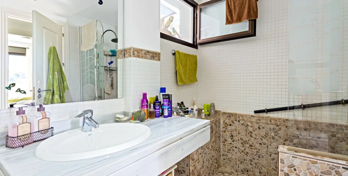 Sale of penthouse in Casares Playa 10