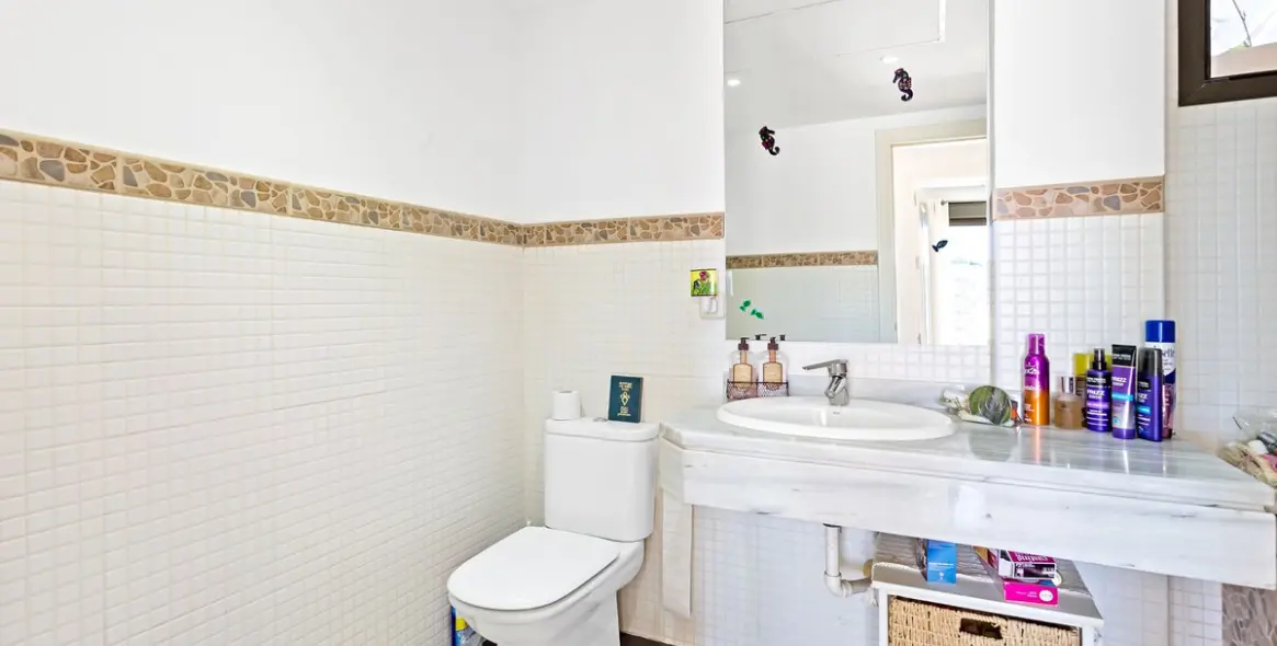 Sale of penthouse in Casares Playa 12