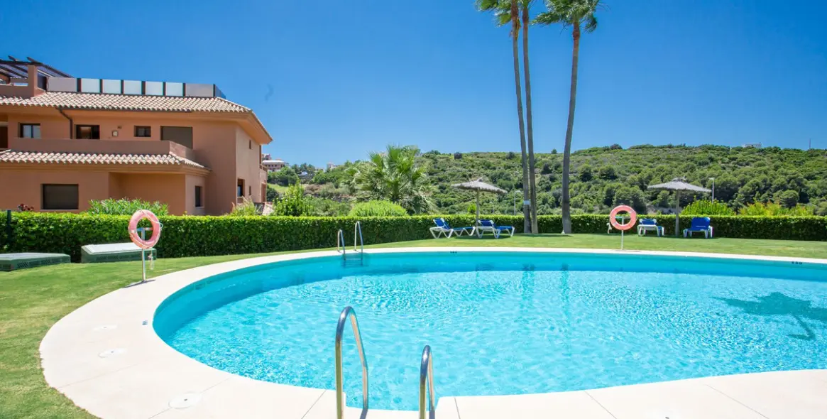 Sale of penthouse in Casares Playa 15