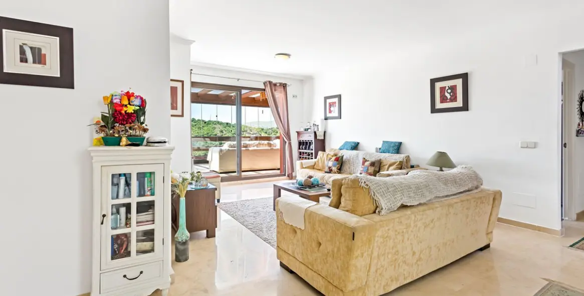 Sale of penthouse in Casares Playa 17