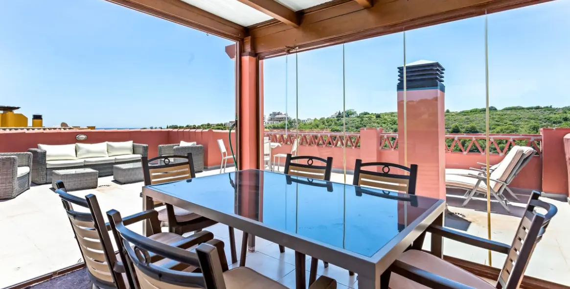 Sale of penthouse in Casares Playa 23