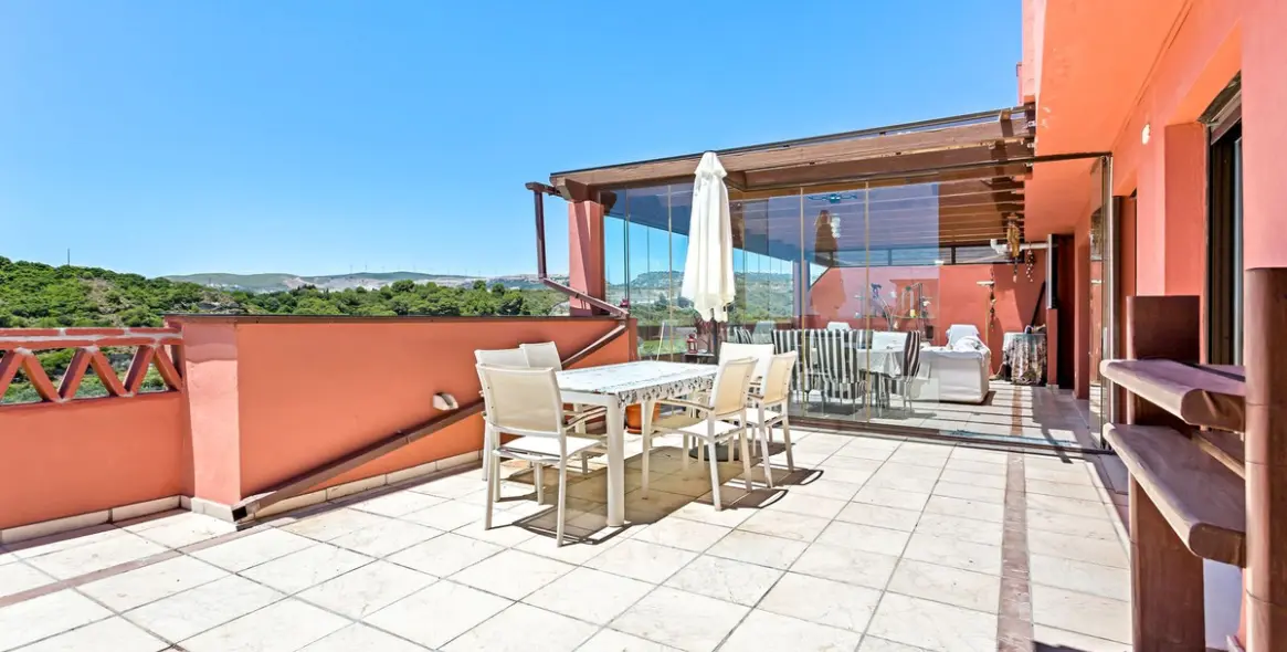Sale of penthouse in Casares Playa 24