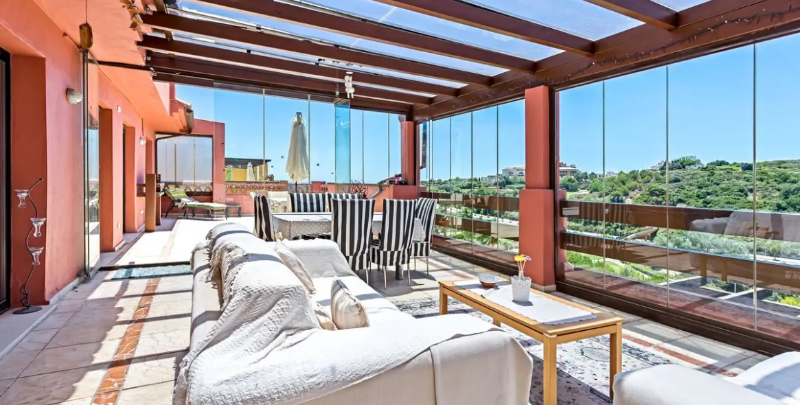Sale of penthouse in Casares Playa 30