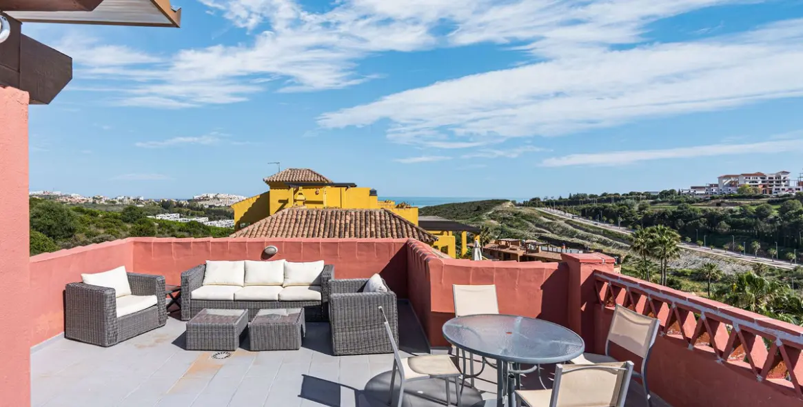 Sale of penthouse in Casares Playa 32