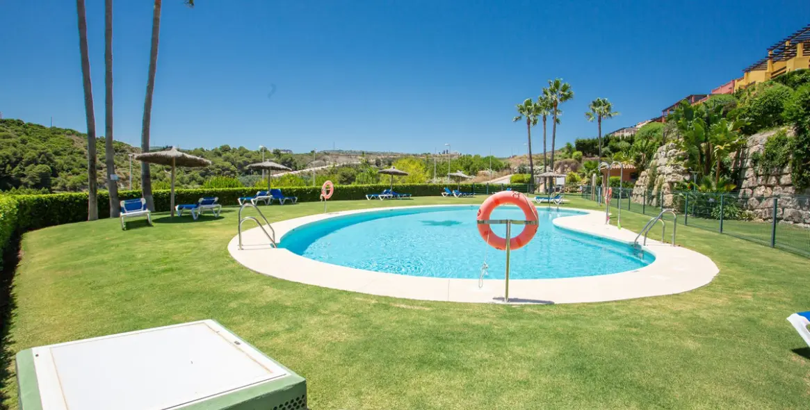 Sale of penthouse in Casares Playa 35