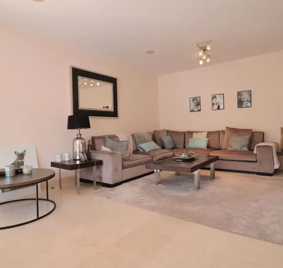 Sale of middle floor apartment in Benahavís