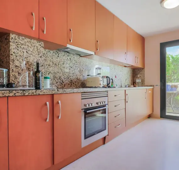 Sale of middle floor apartment in Benahavís