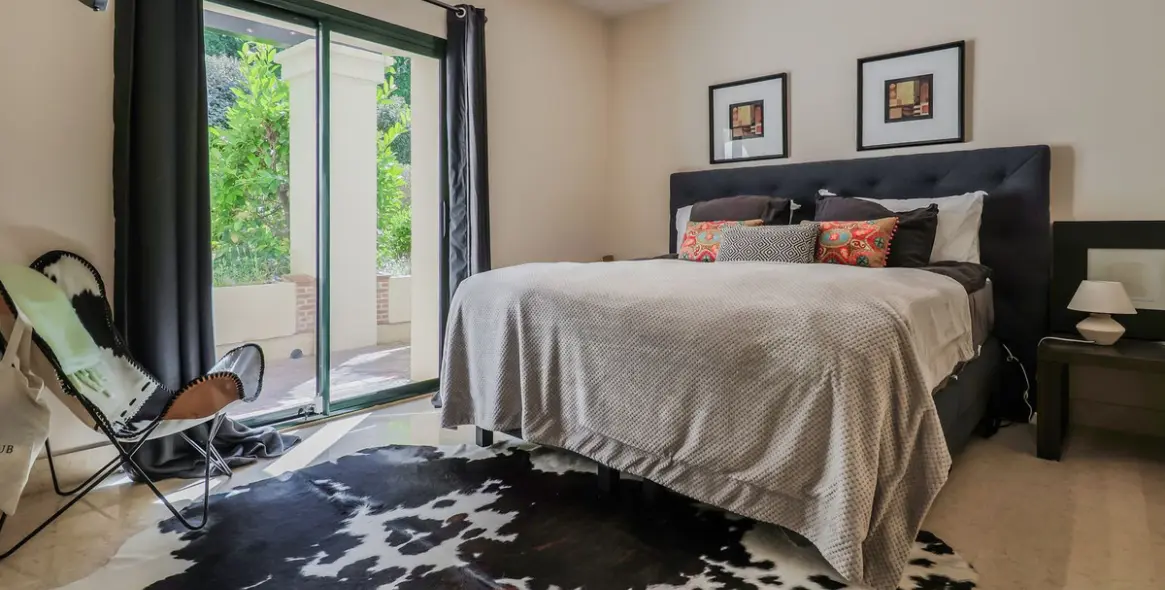 Sale of middle floor apartment in Benahavís 9