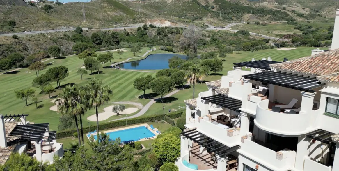 Продажа апартаментов на среднем этаже в Benahavís 23