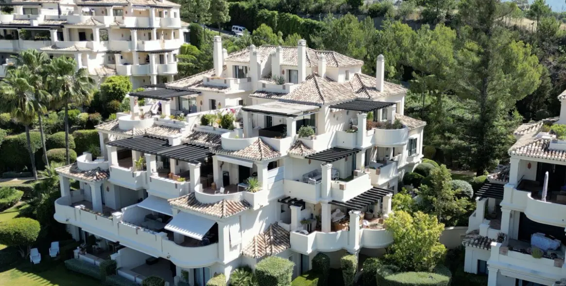 Продажа апартаментов на среднем этаже в Benahavís 24