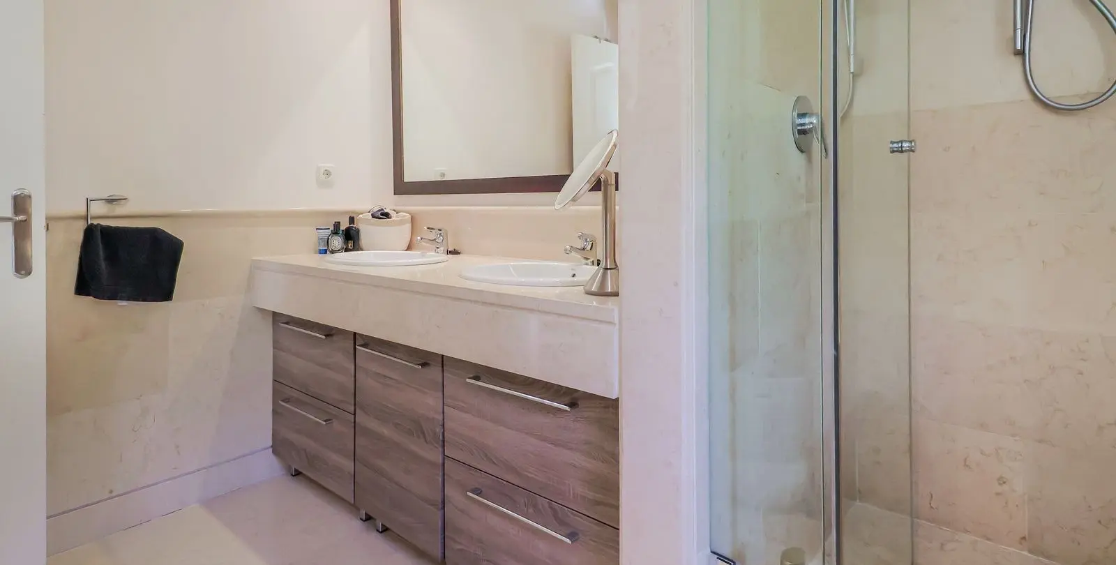 Venta de apartamento en planta media en Benahavís 11