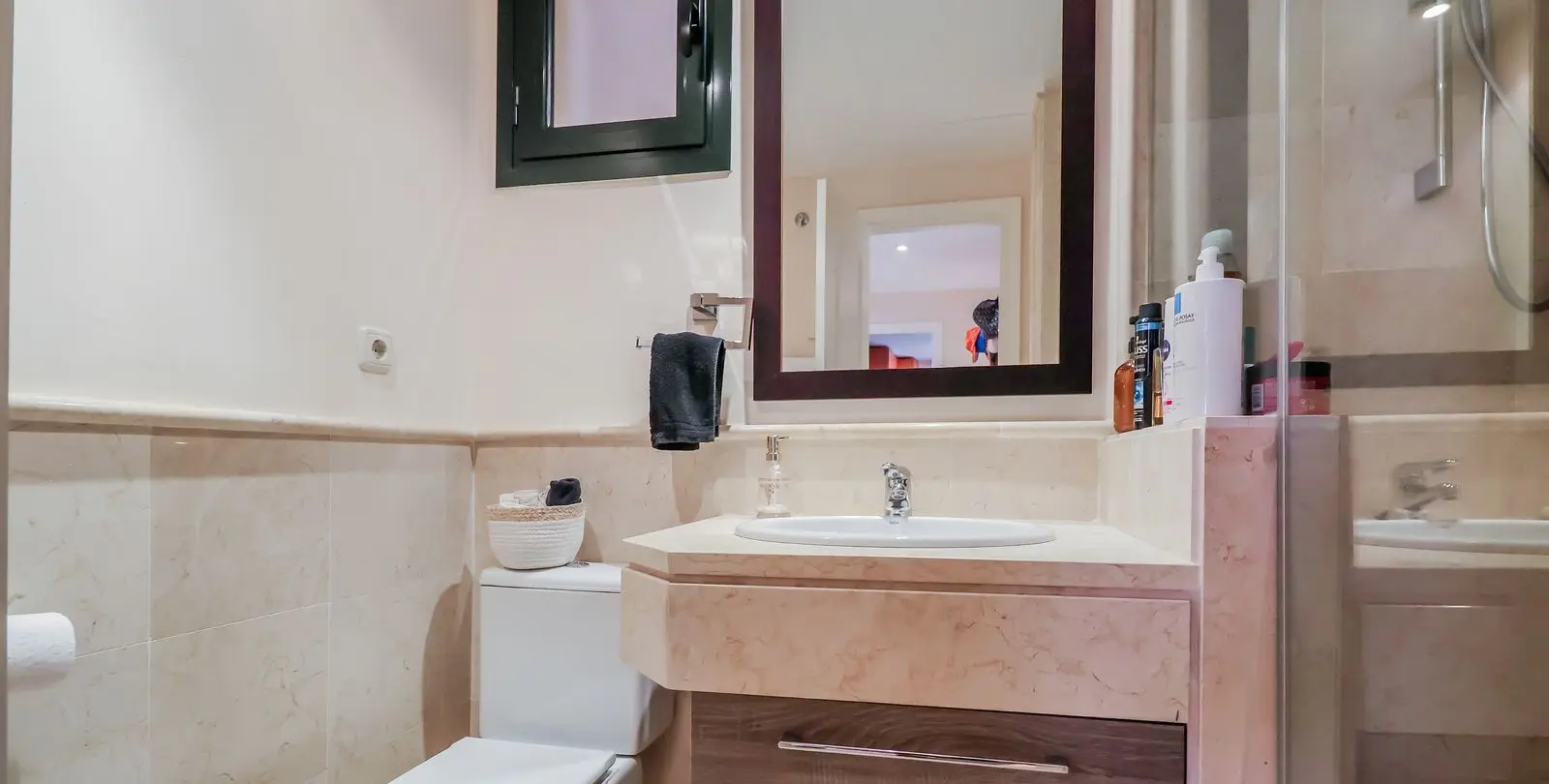 Venta de apartamento en planta media en Benahavís 13