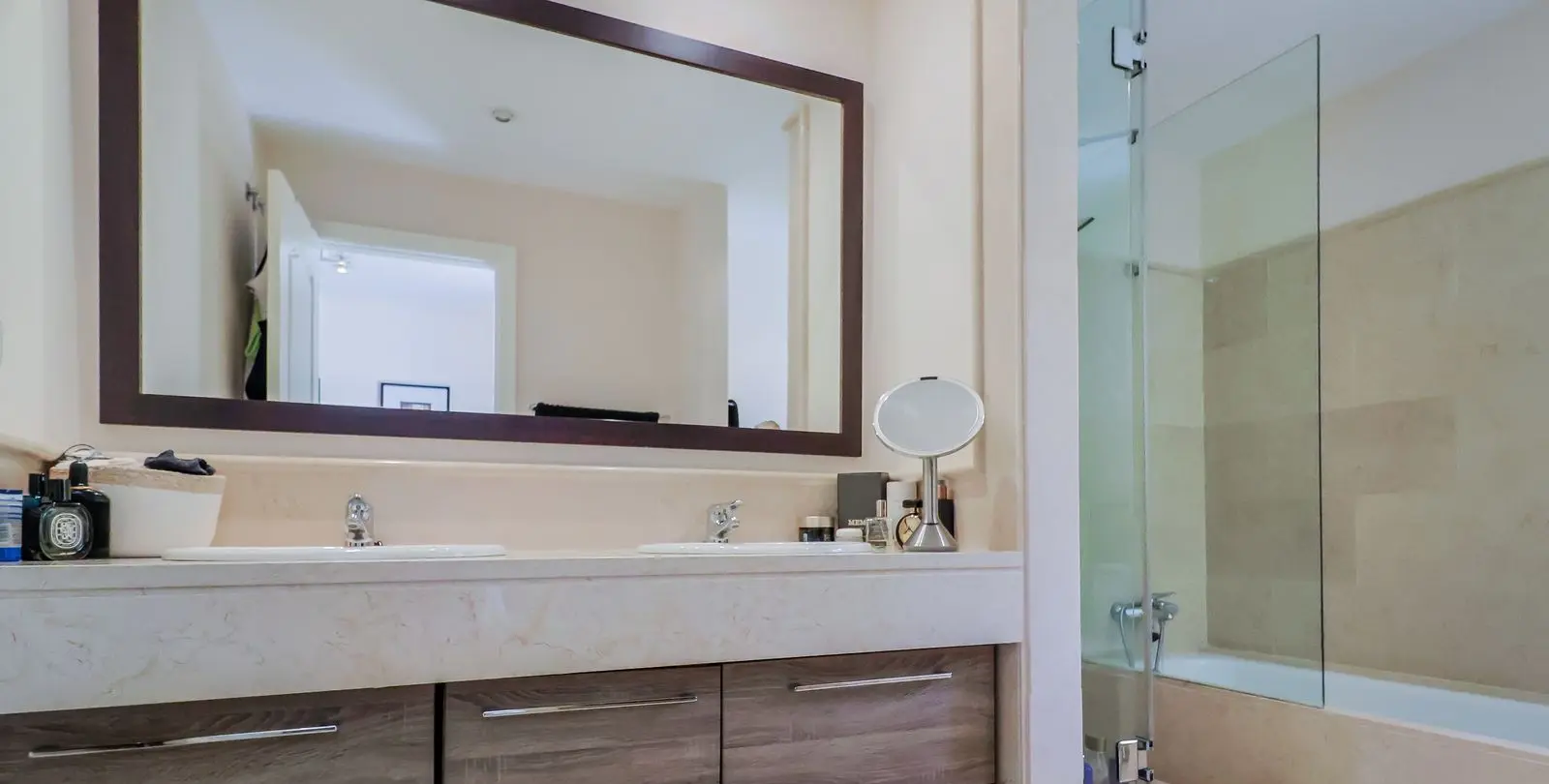 Venta de apartamento en planta media en Benahavís 14