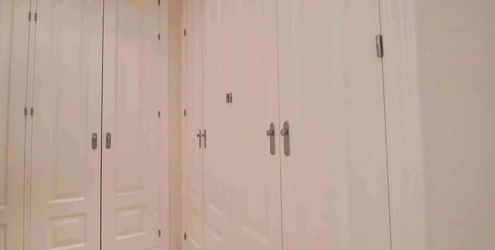 Venta de apartamento en planta media en Benahavís 15